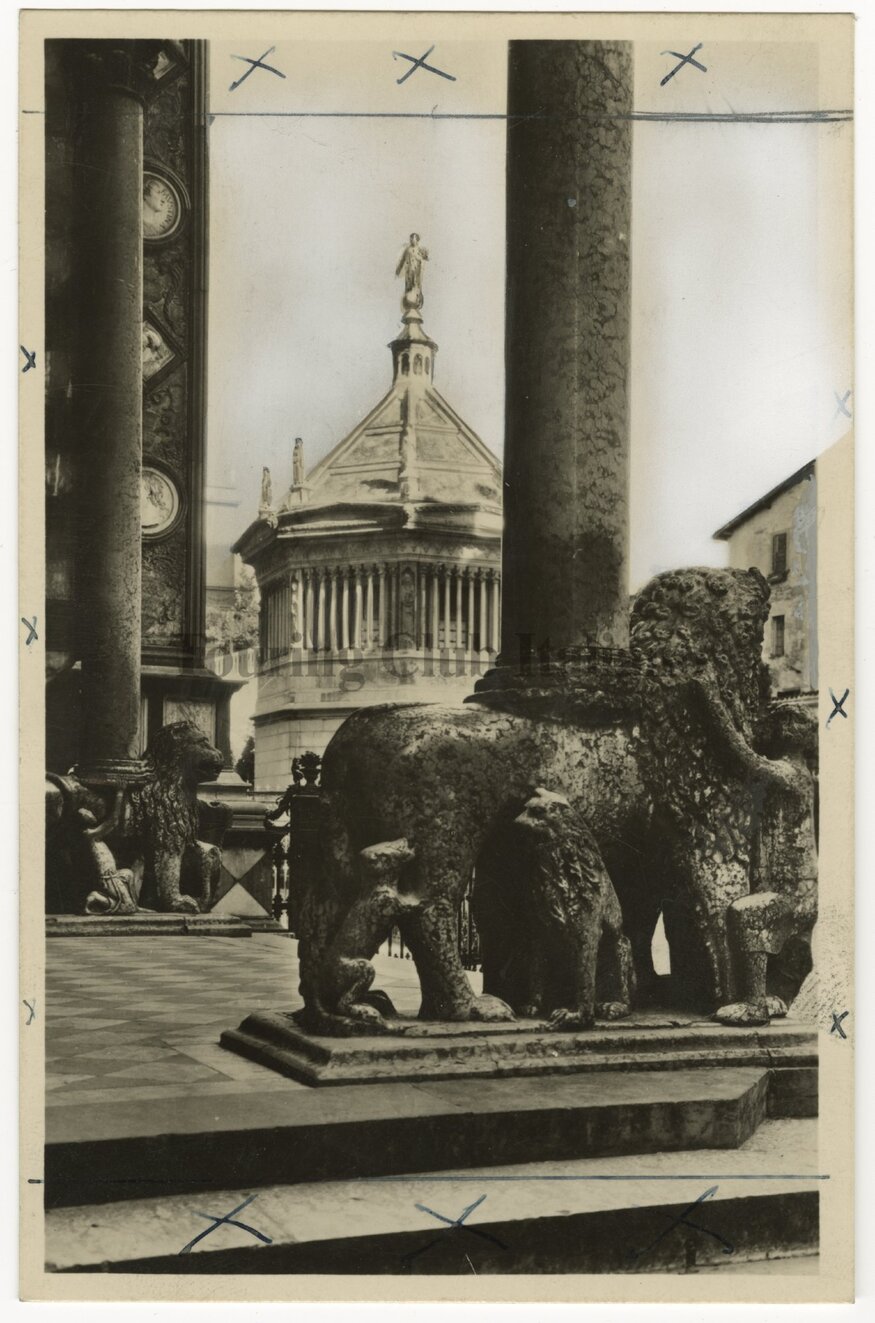 Particolare del protiro di Santa Maria Maggiore | DIGITOURING
